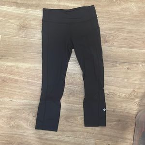 Black lululemon capri running leggings